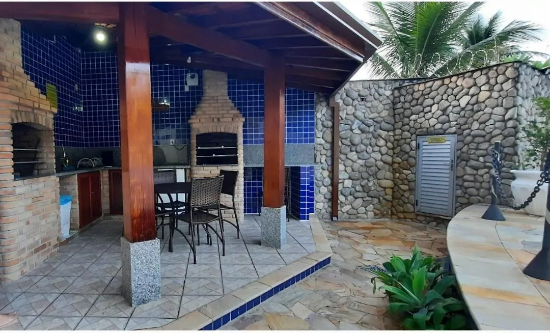 Apartamento com piscina, 300m da praia-1